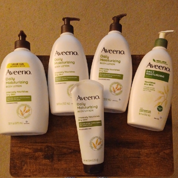 Aveeno Other - Aveeno Daily Moisturizing Body Lotion — White/Green